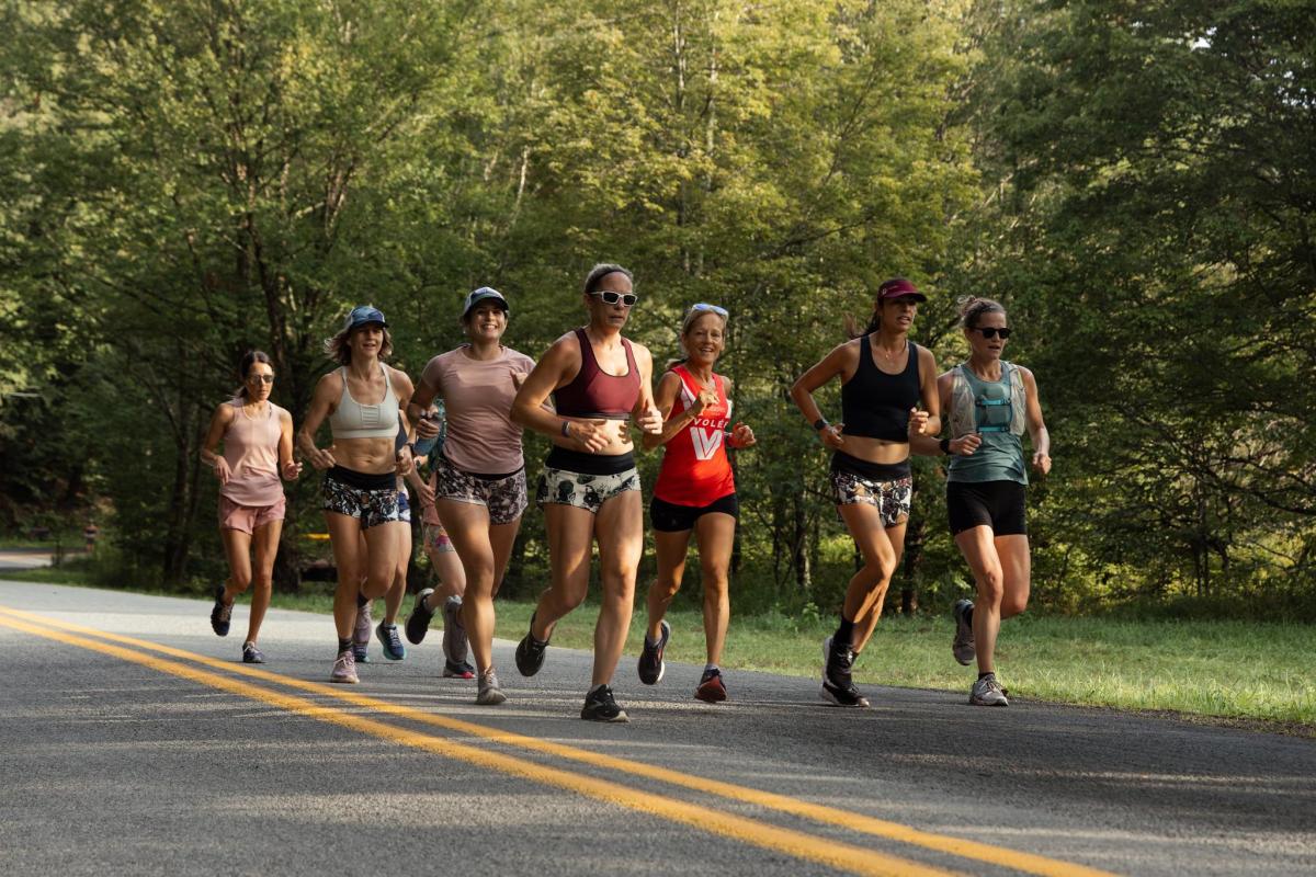 A group of Oiselle Runners